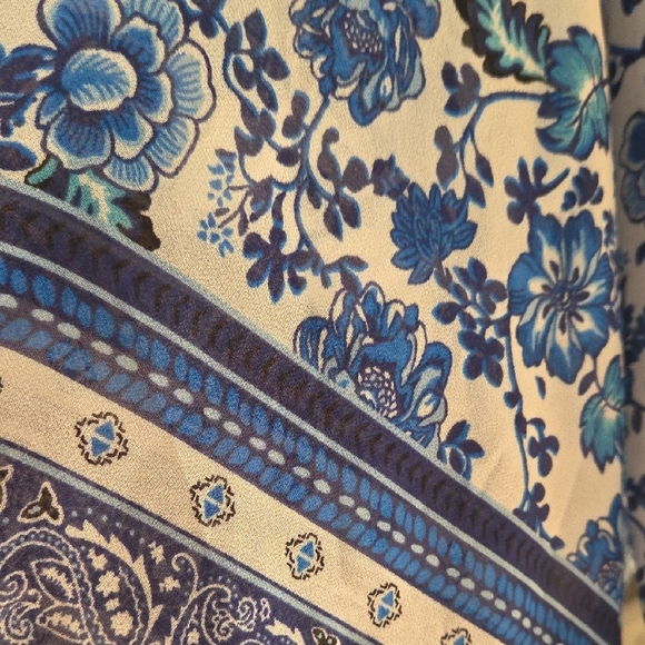 🔥🔥2 For $5 Divided Blue Floral Kimono Top🔥🔥 - Picture 4 of 5